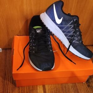 Nike Men's Navy and White Athletic Shoes